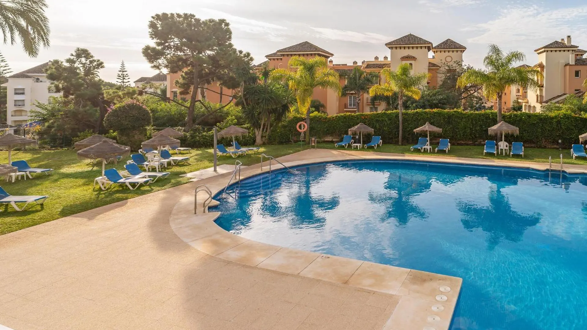 Amazing Apartment In Marbella With House Sea View